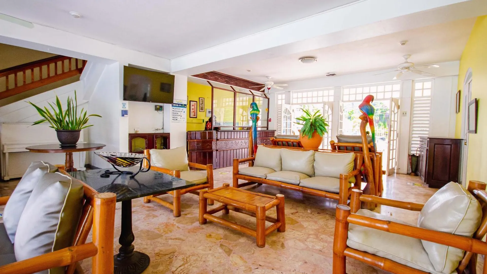Heart Of Ocho Rios-Beachfront Studio-King Bed-Free Beach Access-Pool-Free Wifi 100Mbps 0*,  Jamaica